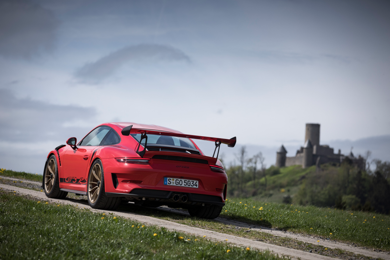 Illustration for article titled Put These Very Good 2019 Porsche 911 GT3 RS Photos In Your Life